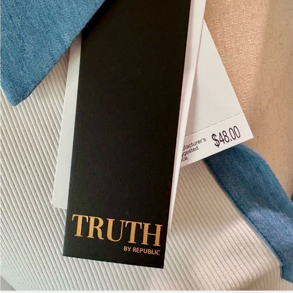 NWT Truth Women's White and Blue Collar Shirt Size Large - Picture 3 of 6